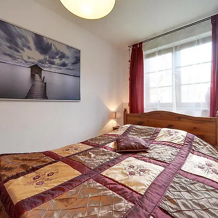 Sun & Lesny Dom Apartment *